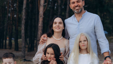 Розкривають одна одну: Мірошниченко замилувала ніжними обіймами дочок на атмосферних кадрах