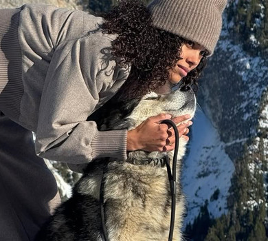 Волохата шуба, лижний костюм та звабливе спіднє: Кунакі показала, як відпочивала у Куршевелі