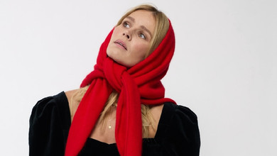 Хустка, гольфи та Рафаель: Кузнецова в екстраміні похизувалася ногами у вигадливих позах