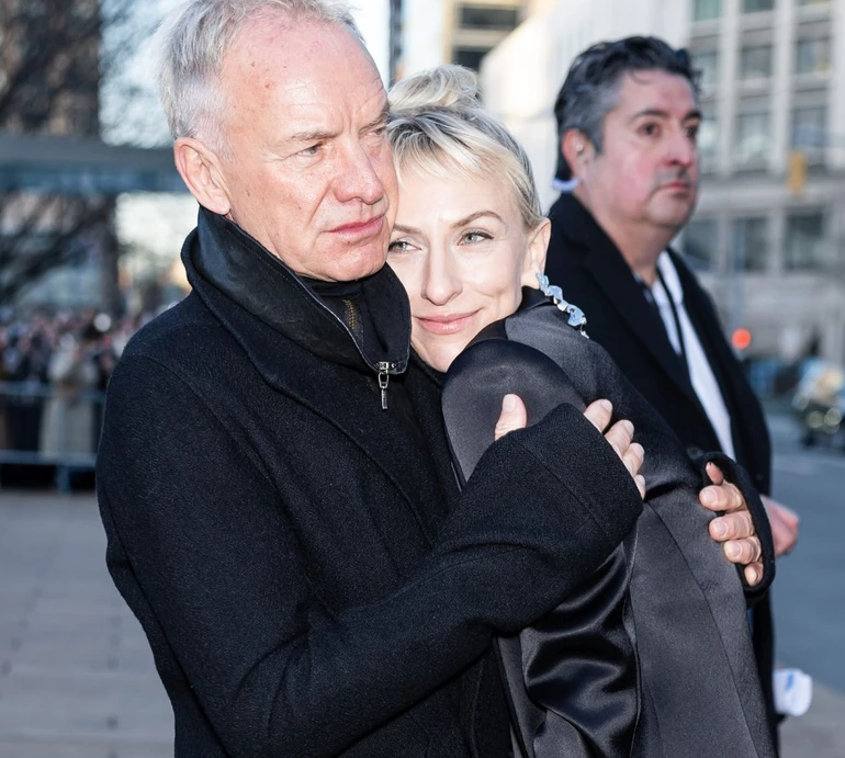 Стінг із дочкою в стильних луках замилували обіймами на кінопрем'єрі. Фото