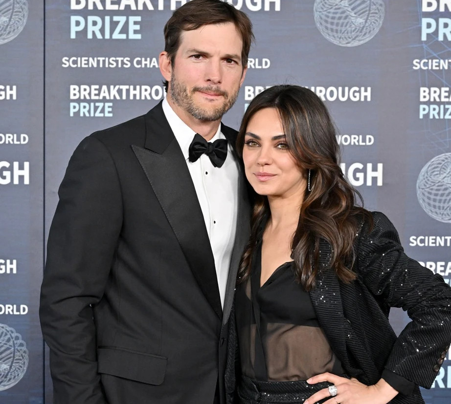 Куніс і Кутчер на концерті Backstreet Boys влаштували запальні танці з цілунками та обіймами. Відео