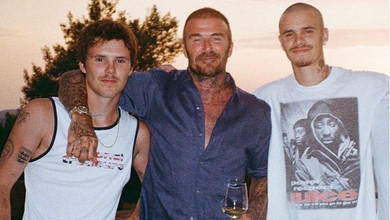 Відпочинок з Бекхемами: Вікі у міні показалася в обіймах Девіда та похвалилася дорослими синами і дочкою. Фото