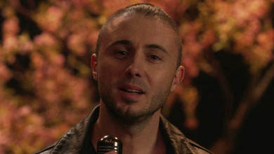 Відколи між нами крижане море: Тополя в кліпі Антитіл із безліччю поцілунків вилив тугу за коханням, що не зникає без сліду