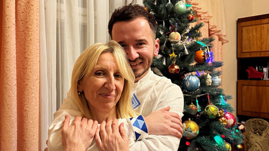 Уперше за понад 20 років: Андрій Черепущак зустрів особливе Різдво з мамою і заспівав колядки з бабусею та дідусем. Відео