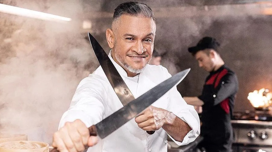 Від моєї бабусі: Ектор Хіменес-Браво показав, як приготувати шоколадний десерт без випічки