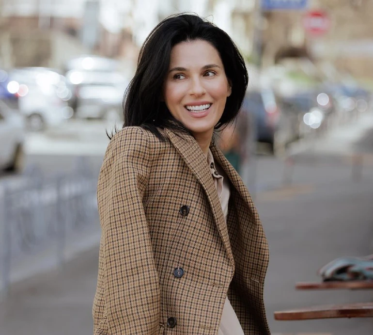 Розпарена Єфросиніна посвітила пресом в купальнику та порадила від'ї*атися від себе