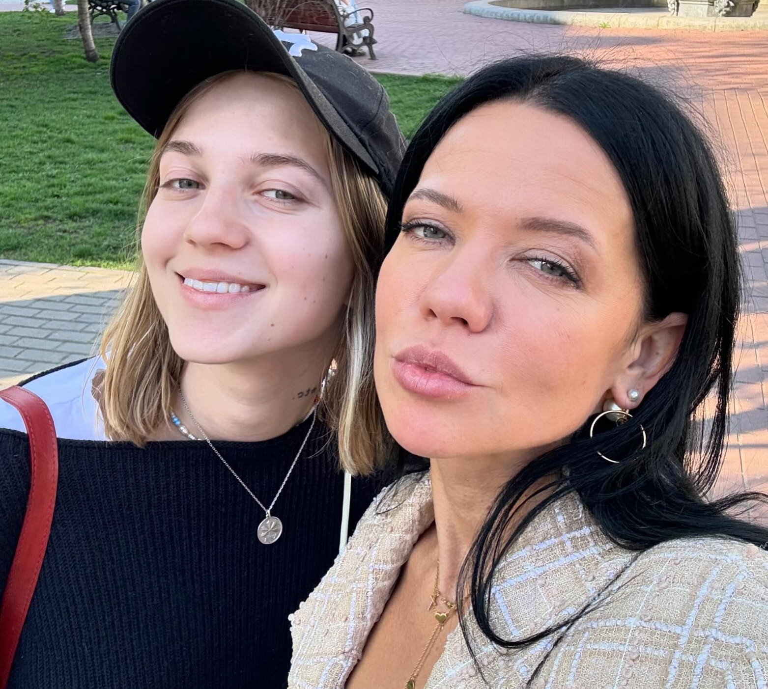 Кохайтеся: Горова привітала дочку з весіллям та показала фото молодят