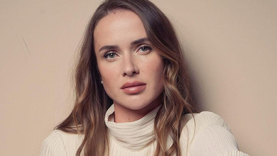 На милицях, але з усмішкою: Світоліна у Києві показалася у луці від української дизайнерки. Фото