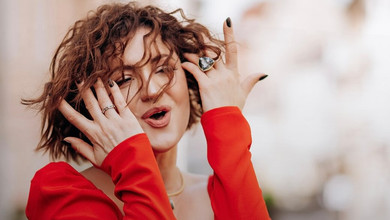 Апетитна спокуса: Цибульська у бікіні посмажила млинці. Фото