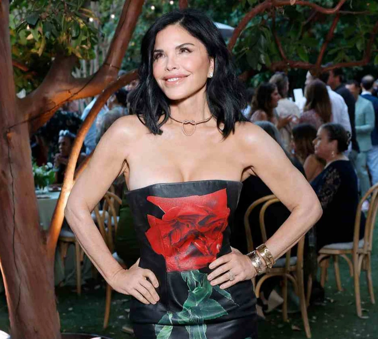 Дружина Безоса у Франції вигуляла черговий яскравий лук і мікроторбу за $15 тисяч