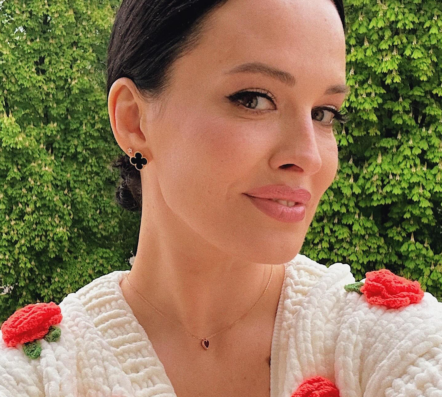 Астаф'єва у традиційному українському луці вразила акробатикою та поділилася рецептом корисного сніданку. Відео