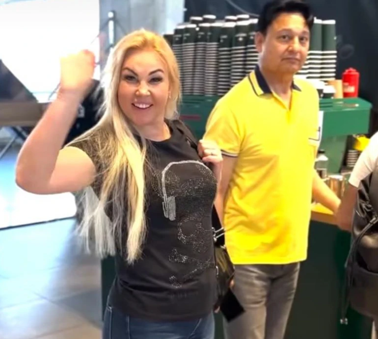 Болить: Камалія розповіла, чому звернулася до психолога, та показалася з Захуром на київському вокзалі