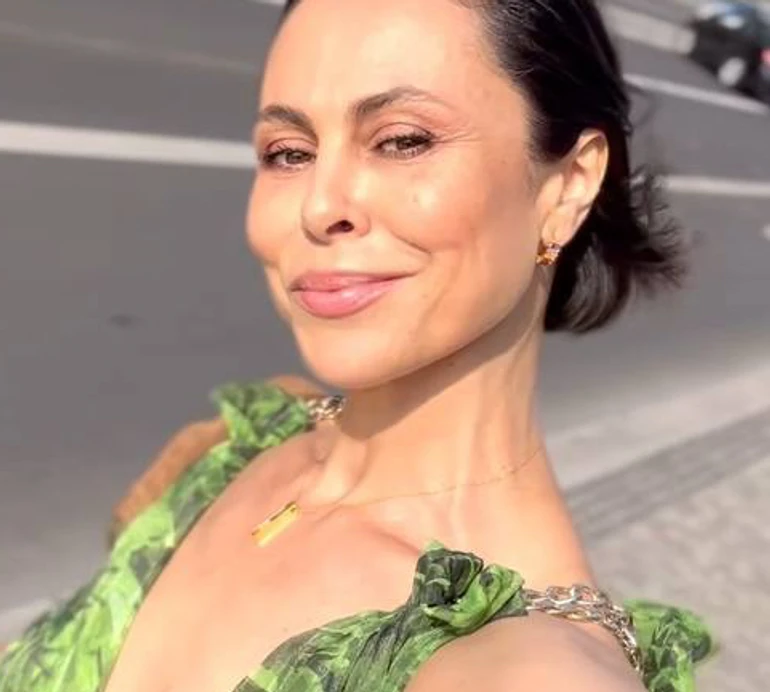 Ексдружина Кличка у білому монокіні пробіглася пляжем Лос-Анджелеса