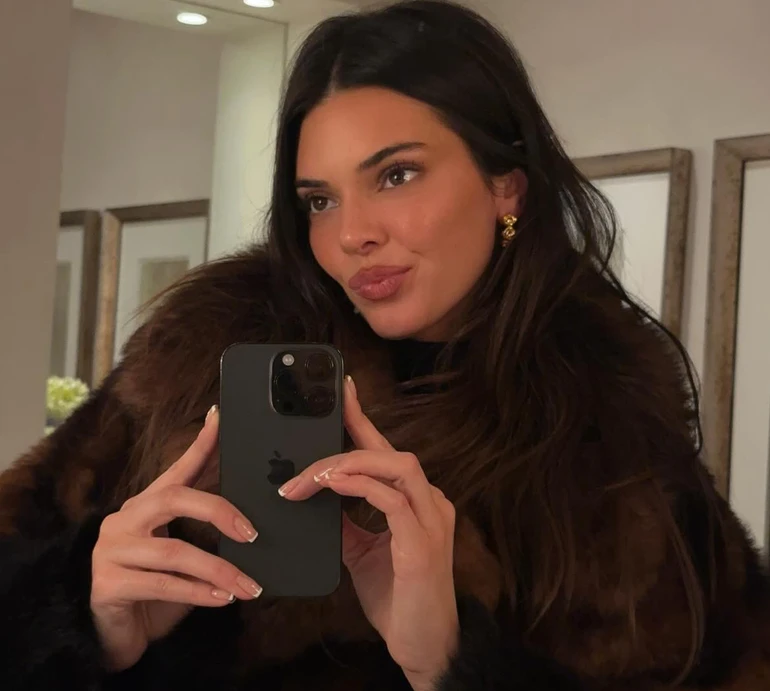 Кров тварин на твоїх руках: Кендалл Дженнер розкритикували за шубу вартістю $27 тисяч. ФОТО