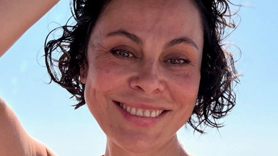 Настрій, гарячіший за літо: ексдружина Кличка у білому бікіні показала свій мокрий релакс. Відео