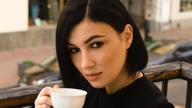 Приходько поцілунком та кількома мовами привітала коханого з днем народження