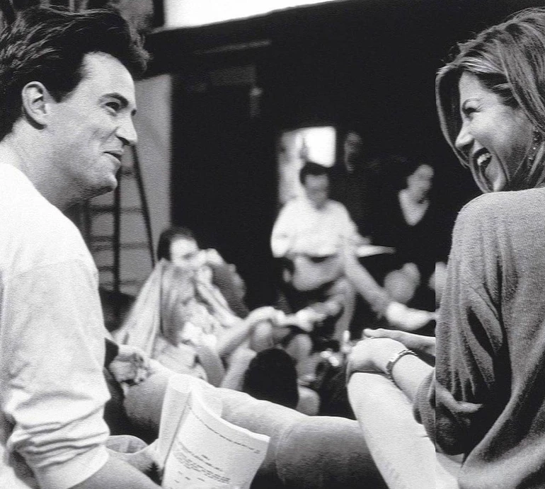 Був частиною нашої ДНК: Еністон звернулася до Меттью Перрі в гіркому триб'юті, поділившись архівним кадром