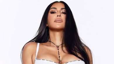 Б'янка розмножилася: Кардашян ошелешила фанів химерним фотосетом у трусиках та балаклаві