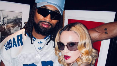 Дружинонька Мадонна в прозорій блузі відірвалася на 29-річчі свого коханого. Фото