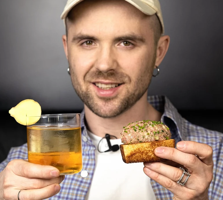 Смак - ульот: Кацурін показав, як приготувати канапки з тартаром та коктейль із віскі