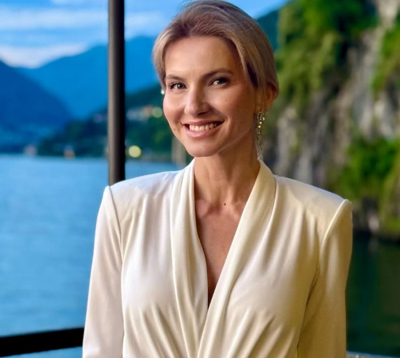 Юрушева у бікіні та в компанії дочок захопила кадрами з Португалії