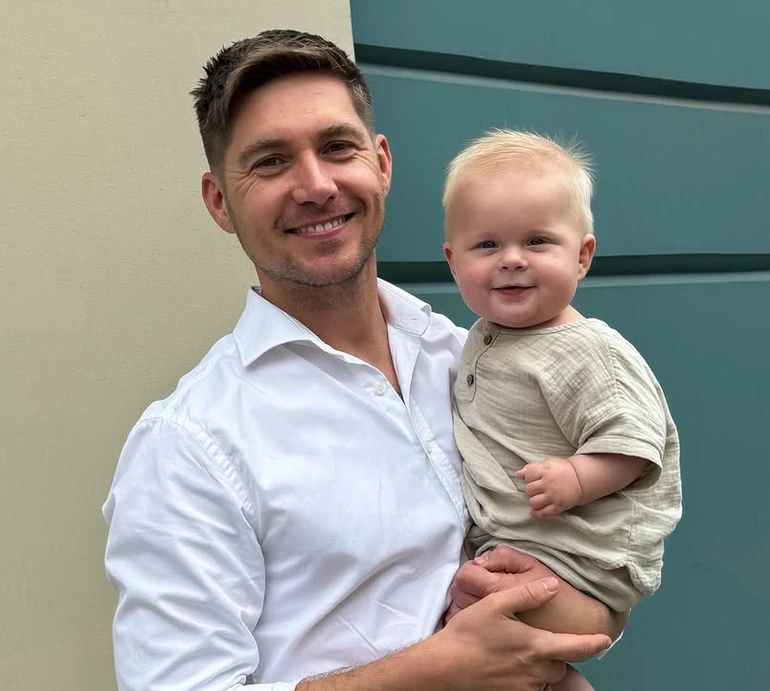 Дзюдоїсту і фанату печива 9 місяців: Остапчуки замилували фото сина в картатій піжамці