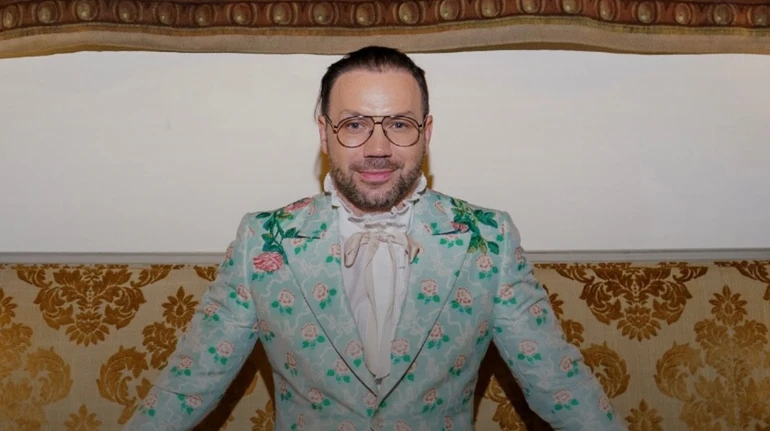 Жабо, банти та рукави-ліхтарики: Андре Тан назвав трендові фасони блузок на весну 2026