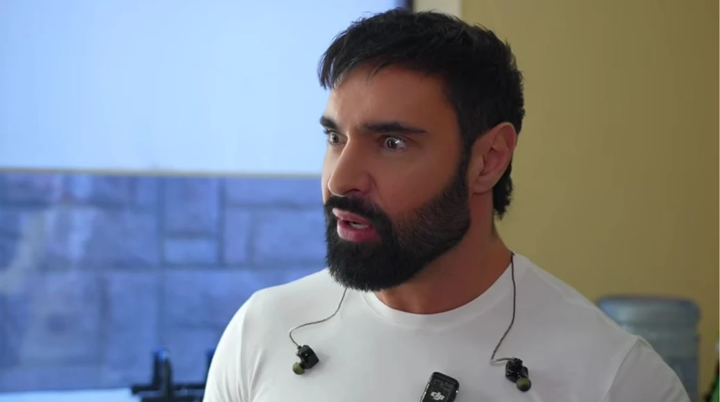 Козловський пояснив, для чого йому в райдері гантелі, та розповів про зворушливий ритуал з сином перед концертом