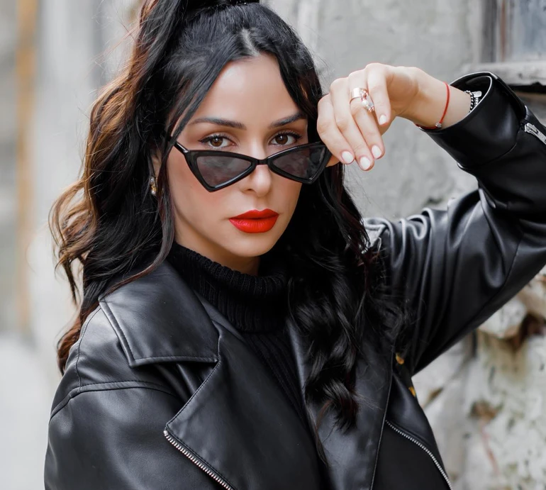 Огнєвіч червоною помадою оголосила, що закохана