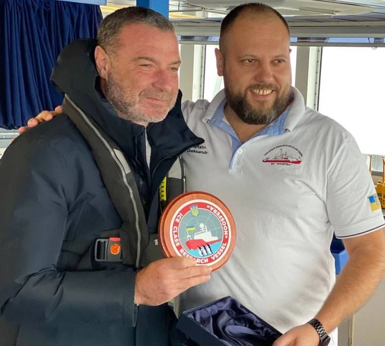 Путін – придурок: Лієв Шрайбер приємно здивував своїм знанням української