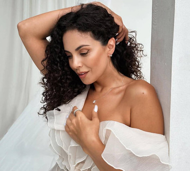 Фея: Каменських у повітряному ромпері з воланами зачарувала ніжністю в гіпнотичному відео