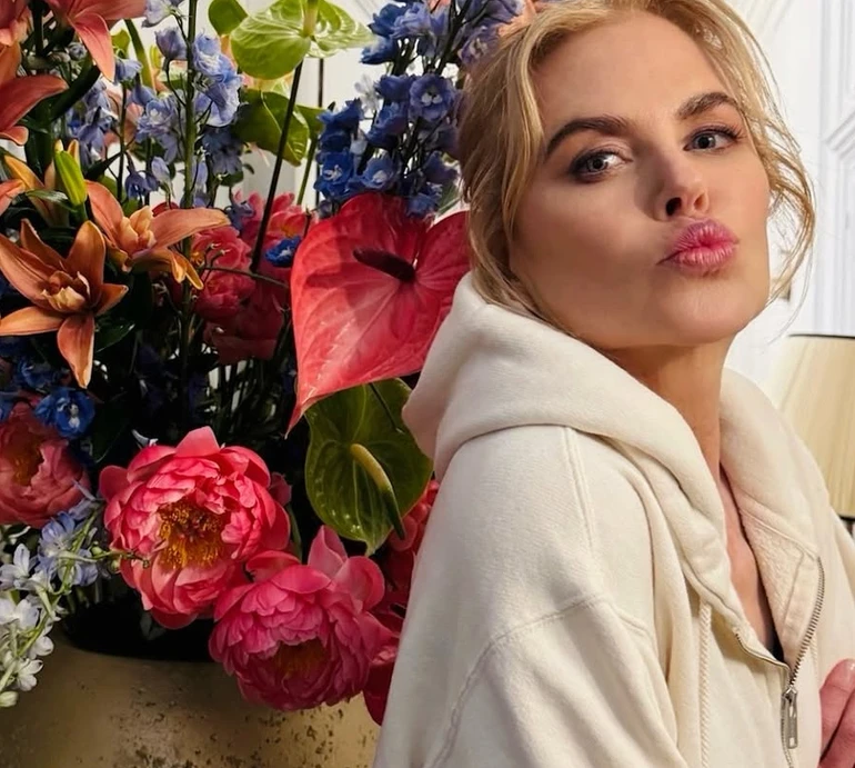 Ніколь Кідман замилувала обіймами з дочками та показалася під водою на сімейному відпочинку. Фото