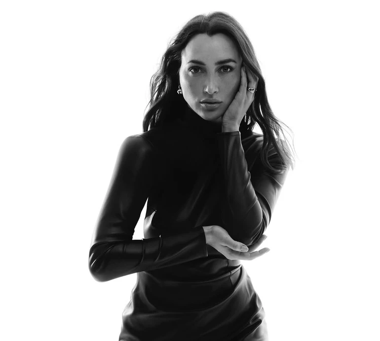 Повністю втрачений сенс життя: Різатдінова пожалілася на брак сил і натхнення та налякала фото під крапельницею