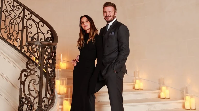 Молодші сини з коханими, дочка та чоловік підтримали Вікторію Бекхем під час отримання медалі у Парижі. Фото