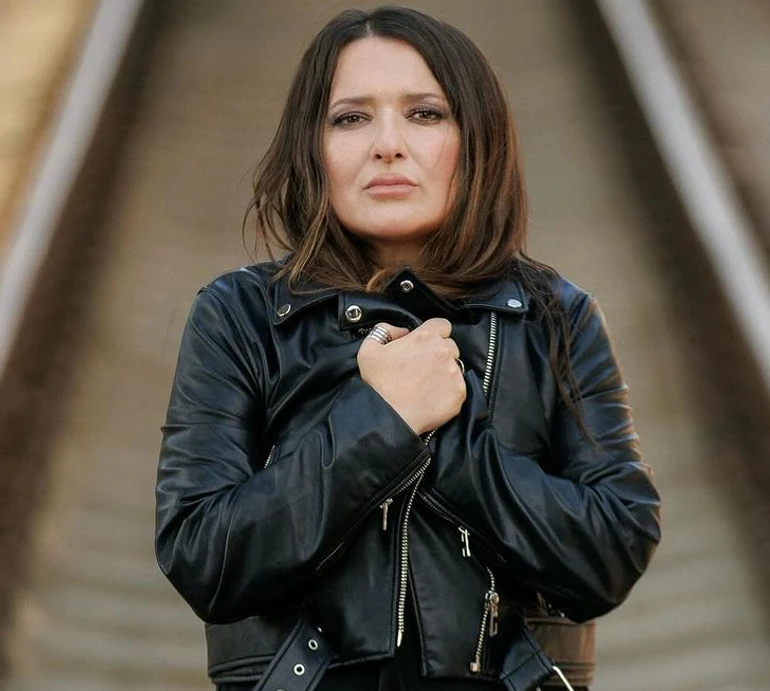 Дрова та консервації: Могилевська у хижому принті показала, як готується виживати взимку