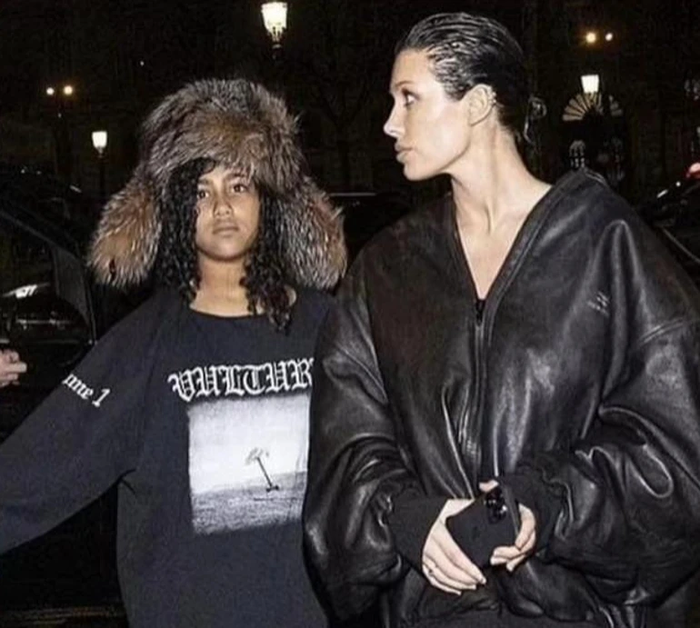 Справжні подружки: жінка Каньє Веста в екстраміні потусила з його 10-річною дочкою від Кардашян. Фото