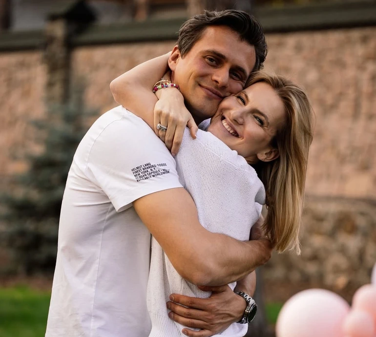 Так багато всього відбулося: Юрушева поділилася теплими фотоспогадами про поїздку з доньками до України