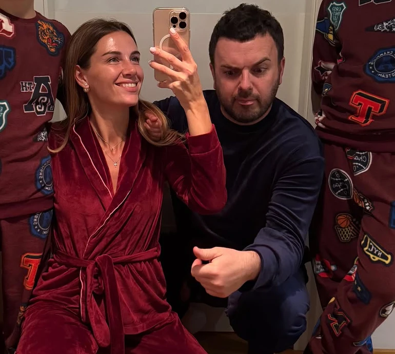 Сюрприз вдався: дружина Решетника розчулила емоціями дітей від зустрічі з татком в Іспанії. Відео