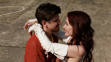 MamaRika натякнула на другу вагітність у романтичному кліпі з чоловіком. Відео