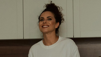 Відчуваю неймовірну енергію: Каменських через пів тижня голодування посвітила животом у грайливій піжамці