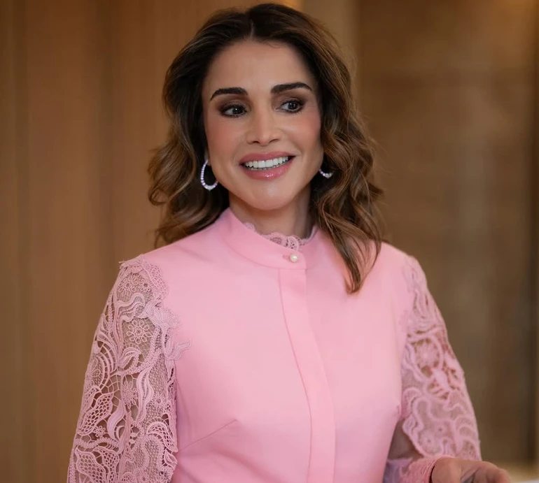 Королева Ранія показалася на сімейному фото з дочкою, зятем та 1-річною онукою