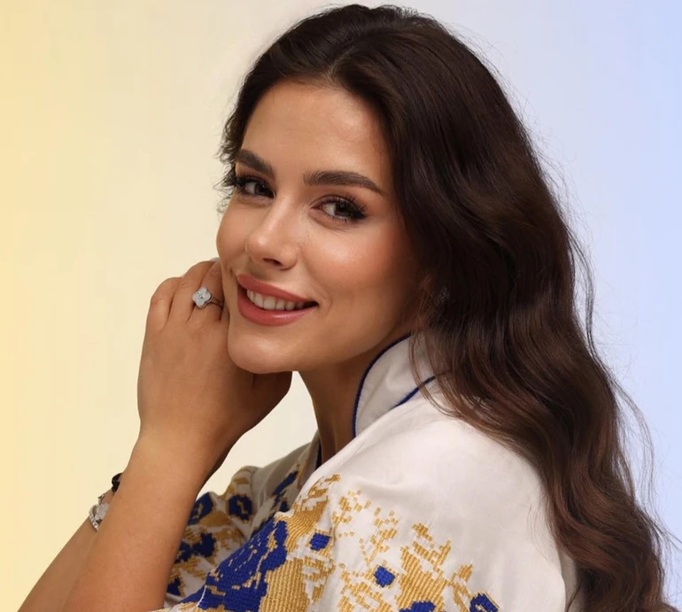 Онуфрійчук показала, як чоловік розкрутив її на парковці супермаркета. ВІДЕО