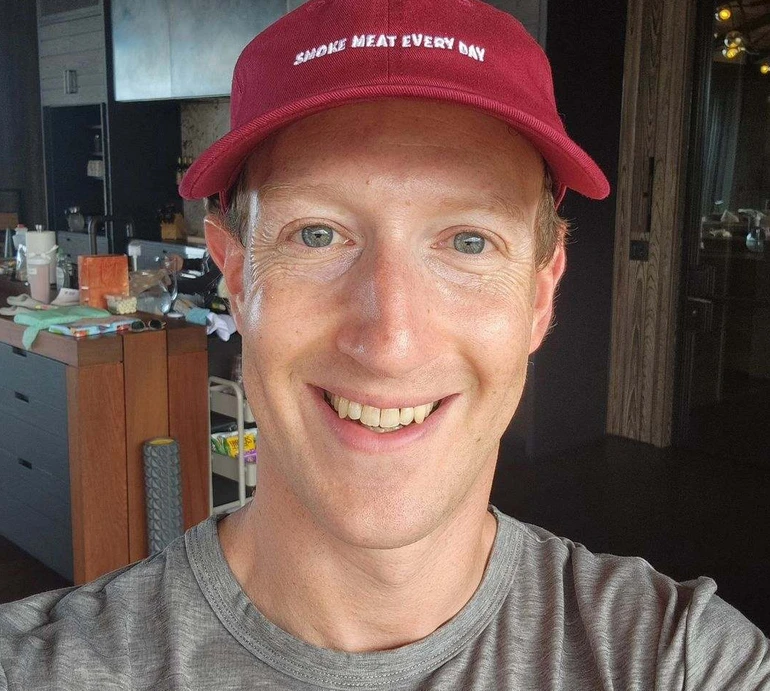 Цукерберг зазнімкував 9-місячну доню на пляжі та знайшов дружину в кущах