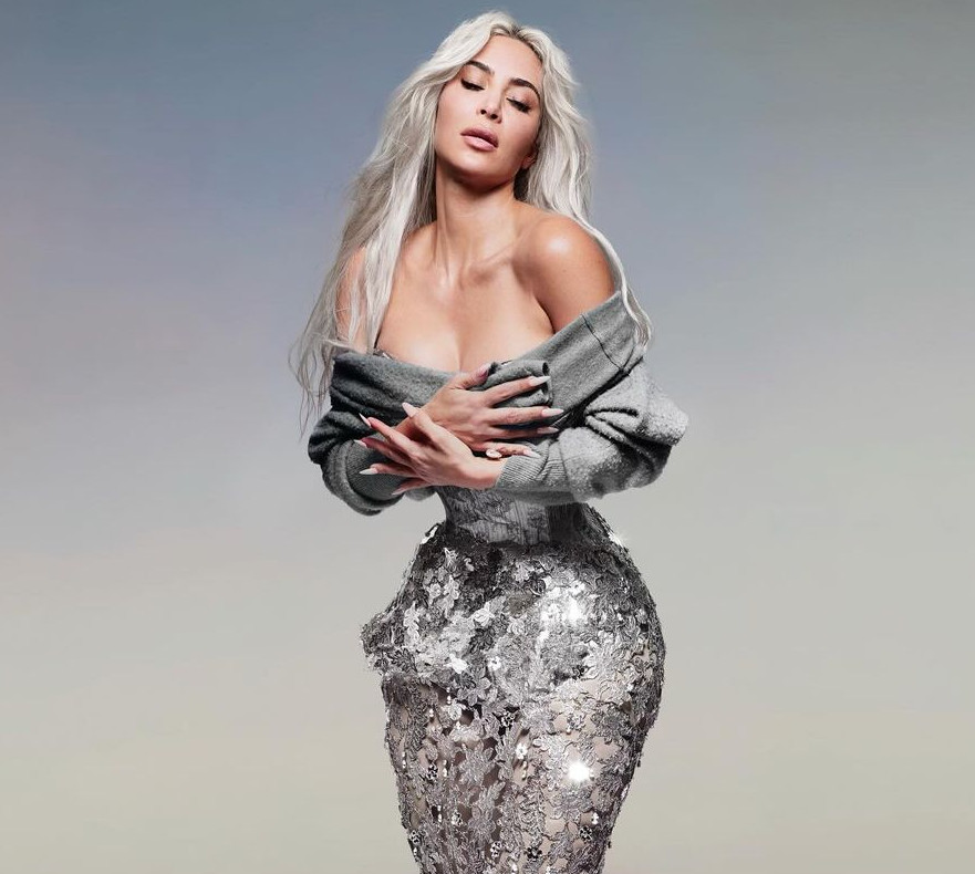 Скільки ребер вона видалила?: затонка талія Кардашян у сукні для Met Gala шокувала мережу. Фото