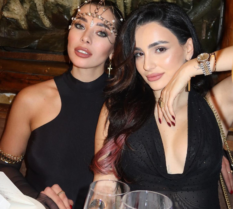 Неплях із голим стегном і Трінчер із глибоким декольте показали, як зустріли 2025-ий у Куршевелі