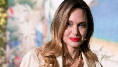 Мамині помічники: Джолі з молодшими дітьми заскочили під час продуктового шопінгу. Фото