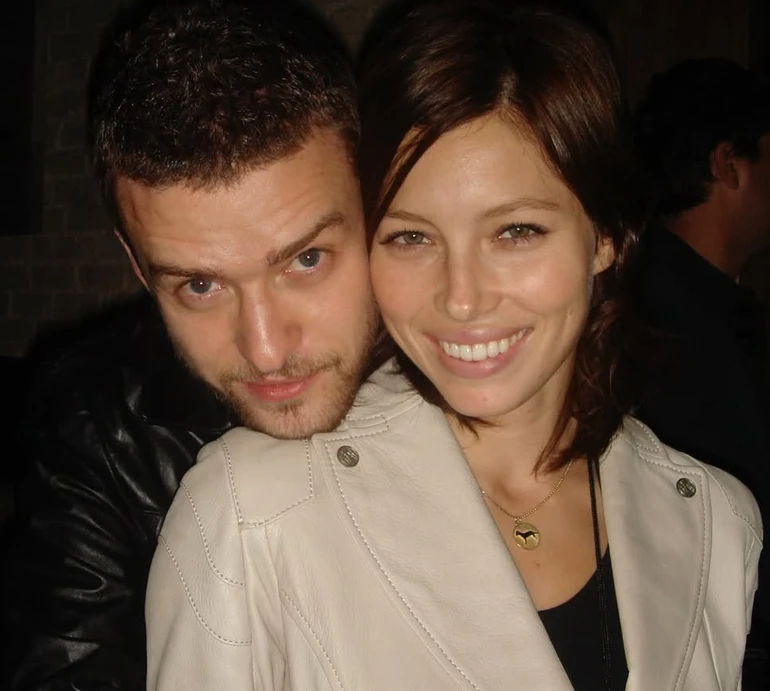 Ще один рік для спогадів: Біл зворушливо привітала Тімберлейка з 44-річчям та показала милі фото з ним