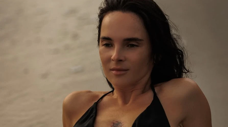 Балі дуже нагадує Крим: Мірошниченко показала фото себе 20-річної давнини та похвалилася фемілі-зачісками з трьома дітьми