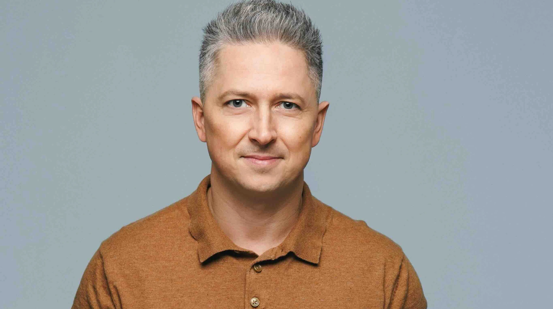 Усіх чухає та має чарівну валізку: Педан на 44-річчя поділився фактами про себе та показав свою еволюцію у фото