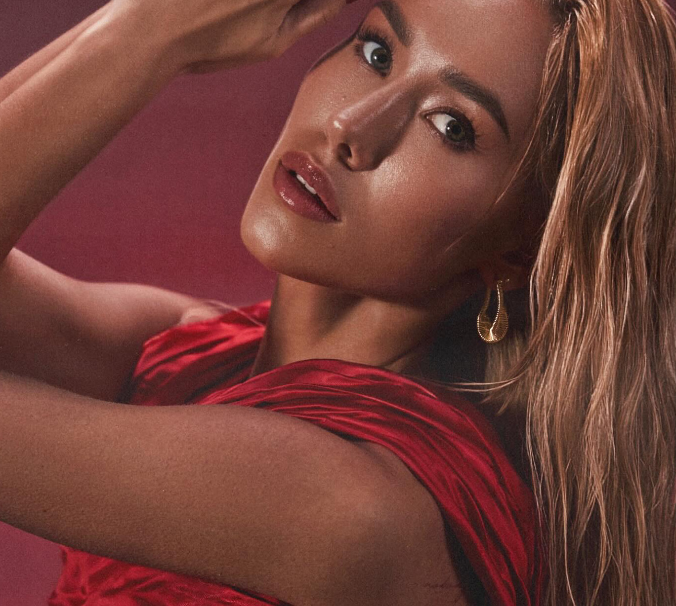 Квіткова в самих колготках і топі показала пристрасть на мокрій підлозі. ФОТО